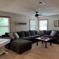 Premier Lakefront Retreat | LargePatio | Sleeps 10