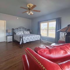ACU Family Home - Central, 4BR/3BA