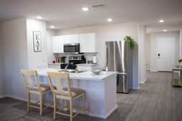 New | 5 bed 3.5 bath | Long Stays OK | 2 Masters - Image 3