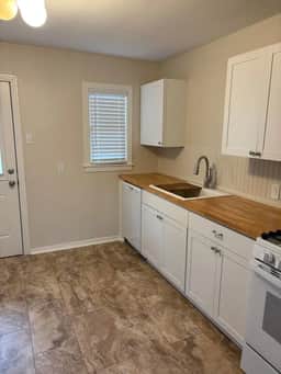 Close to Data Centers | 3bed/1 | Central/Spacious - Image 3