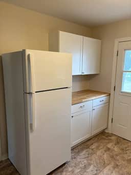 Close to Data Centers | 3bed/1 | Central/Spacious - Image 4