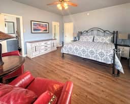 ACU Family Home - Central, 4BR/3BA - Image 4
