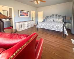 ACU Family Home - Central, 4BR/3BA - Image 3