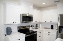 New ~ 3BR 2 Bth ~ crew friendly ~ Spacious ~ Cntrl - Image 4