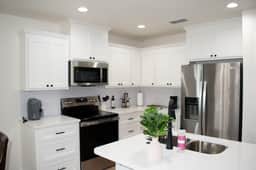 New ~ 3BR 2 Bth ~ crew friendly ~ Spacious ~ Cntrl - Image 5