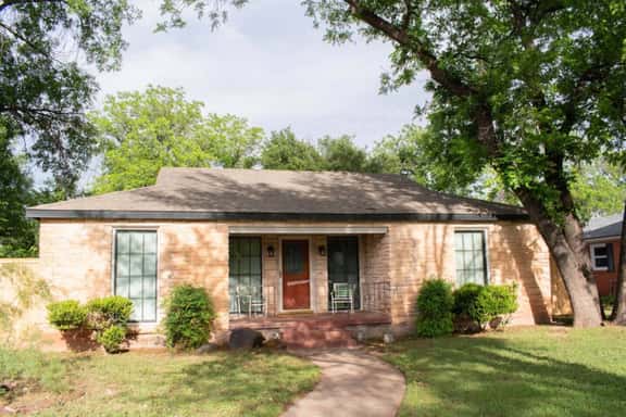 Long stays OK | 3/2 | HUGE | New | Porch | Pets OK - Image 1