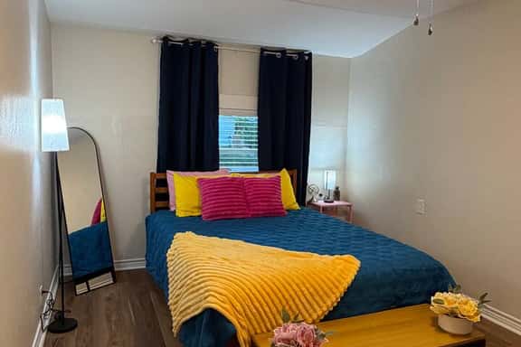 Close to Data Centers | 3bed/1 | Central/Spacious - Image 1