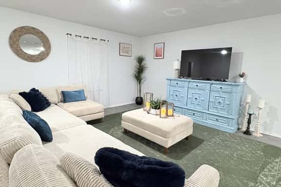 New | Long Stays OK | Huge 5bed 3.5 bath | Garage - Image 1