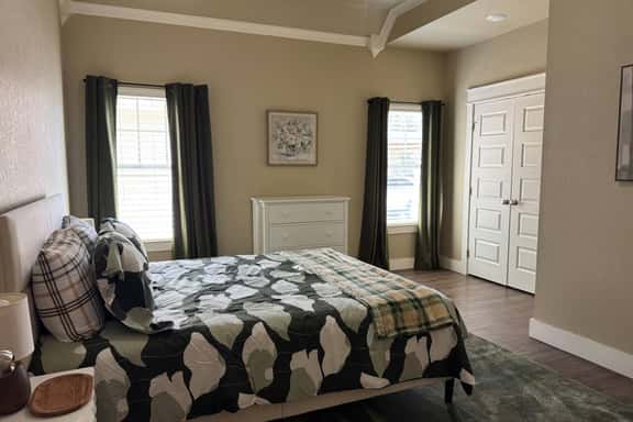 3 bed 3 bath | Gate community | long stays OK, New - Image 1