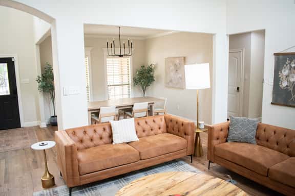 Spacious | 5bed | Beautiful | Yard | Crew Friendly - Image 1
