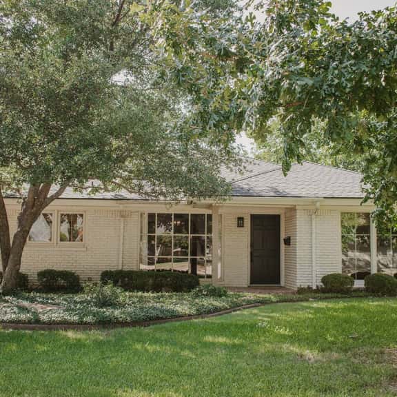 Spacious 5BR Home | Quiet Central Location - Image 1