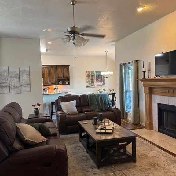 4 bd 2 bth | Central | Spacious | Grill | Crews OK - Image 1