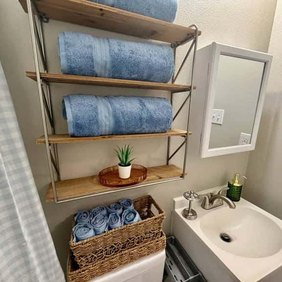 Simple & Cozy 2BR | Central | 2 QN | Crew Friendly - Image 1
