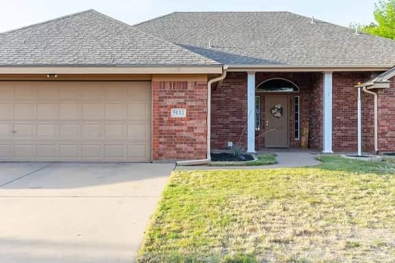 4 bd 2 bth | Central | Spacious | Grill | Crews OK - Image 2