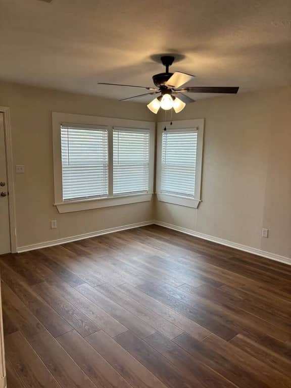 Close to Data Centers | 3bed/1 | Central/Spacious - Image 2