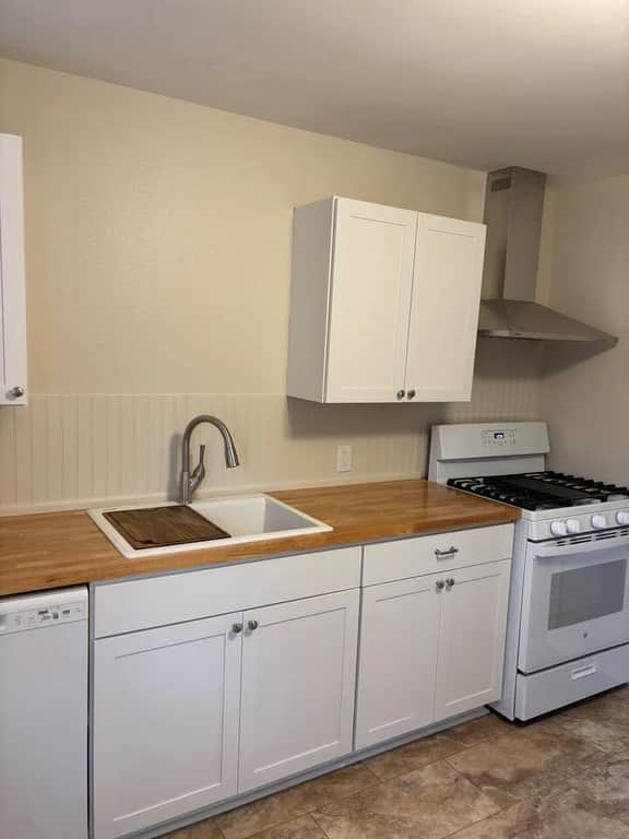 Close to Data Centers | 3bed/1 | Central/Spacious - Image 5