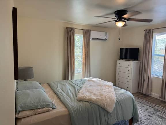 Small 2 bd/1 bth | Near Data Center |Long Stays OK - Image 5