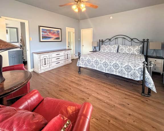 ACU Family Home - Central, 4BR/3BA - Image 4