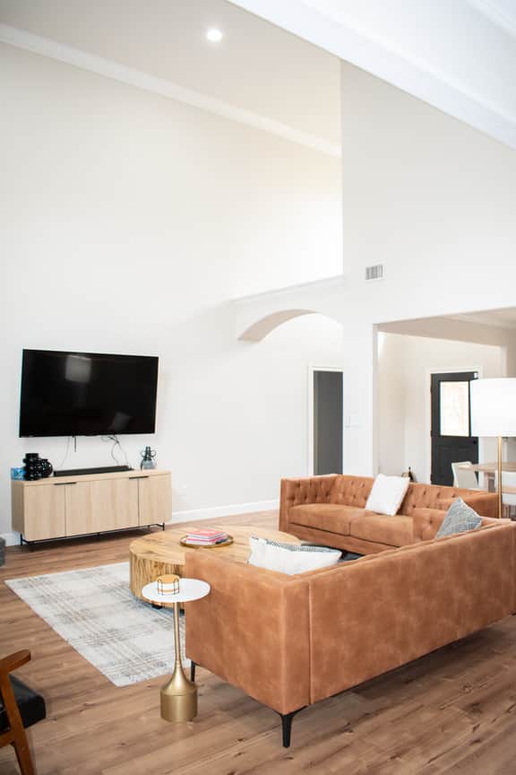 Spacious | 5bed | Beautiful | Yard | Crew Friendly - Image 2